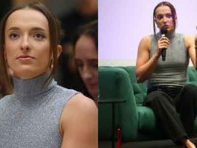 Odpicowana Iga Świątek w błyszczącym topie zachwyca na spotkaniu ze stypendystami (ZDJĘCIA)