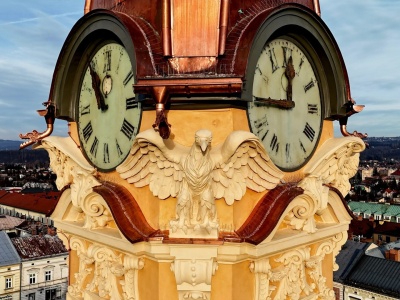 Ratusz pokazuje koronę. Wieża już po renowacji