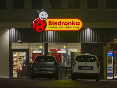 Biedronka wydłuża godziny otwarcia sklepów
