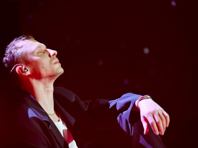 Głos, który porusza serca. Igor Herbut zachwyca na scenie i chroni swoją prywatność