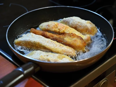 Babciny trik – ryba smażona bez zapachu w domu. Działa w kilka minut!