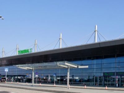 Zatrzymany na lotnisku po powrocie z Londynu. Był poszukiwany przez prokuraturę