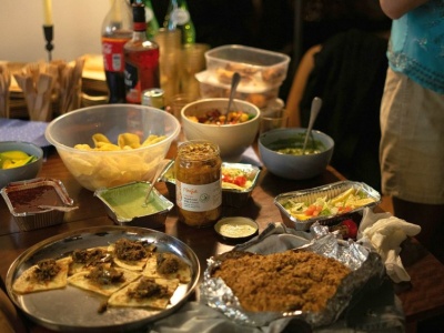 Masz już kapcie na Sylwestra? Tak ten dzień spędzą Polacy