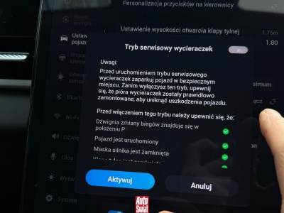 Niektóre auta mają tryb serwisowy wycieraczek. Jeśli jest, warto z niego korzystać