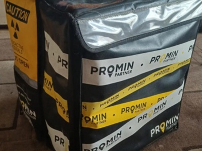 Dostawcy jedzenia zderzyli się czołowo na wiadukcie. Jeden z nich stracił kilka zębów i obficie krwawił