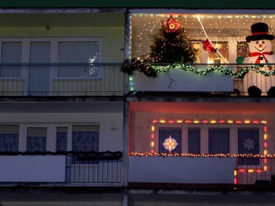 Balkon przystrojony jak w 