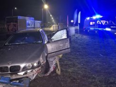 Pijany kierowca BMW wjechał w punkt gastronomiczny w Szydłowie. Grożą mu surowe konsekwencje