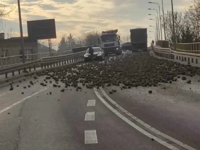 Pilne! Utrudnienia w ruchu na wiadukcie w Ciechanowie