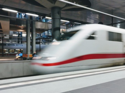 Najszybszy pociąg świata bije rekordy, ale Europa wciąż ma asa w rękawie