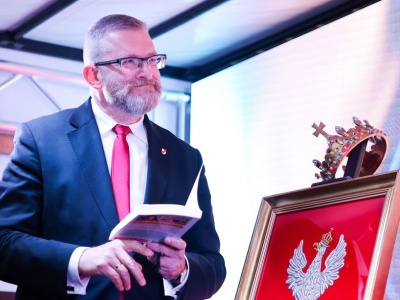 Sondaż – tylko cztery partie w Sejmie. Korona Brauna wyprzedziła Konfederację!