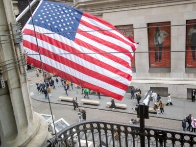 Kontrakty odbijają po spadkach. Rynek analizuje dane z rynku pracy i sygnały z Fed