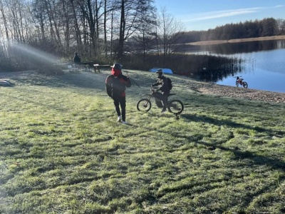 Rozjechana plaża i fala komentarzy. Naterki walczą z kierowcami elektrycznych motocykli