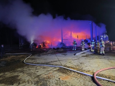 Pożar balotów słomy. Z dymem poszło 100 tys. zł (ZDJĘCIA)