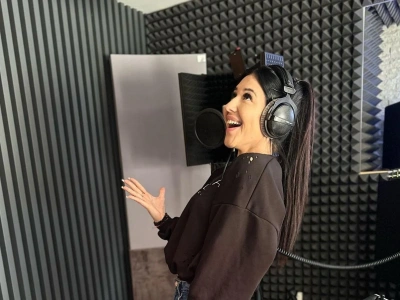 Sylwia Kossakowska odświeża hit „A wieczorem” zespołu Raider