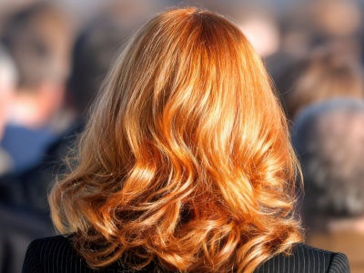 Triki naszych babć. Naturalna koloryzacja włosów barwnikami roślinnymi - hit czy kit?