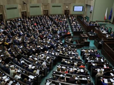 Koniec bonifikat i nowy „najem senioralny”. Sejm podzielony w kwestii mieszkań komunalnych