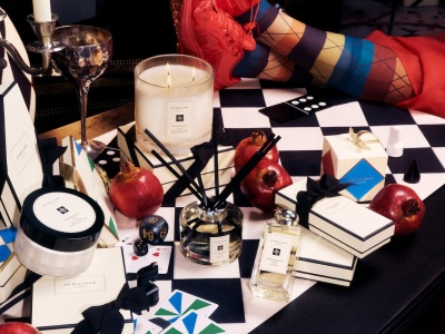 Historia Jo Malone London. Elegancja zapachu, który otula na co dzień i czaruje w święta