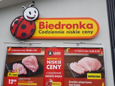Dwie kasy w Biedronce czynne tylko w okresie świąt. Dlaczego sieć trzyma zamknięte stanowiska?