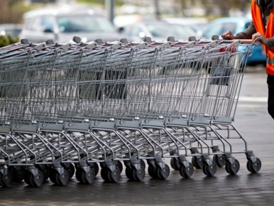 Świąteczne zakupy kosztem pracowników handlu? Związki zawodowe szykują protest