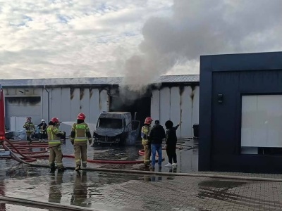 Pożar hali magazynowej w Załuskach