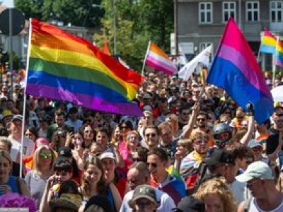 Kontrowersyjny pomysł MON. Środowisko LGBT oburzone