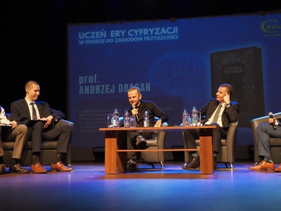 Prof. Andrzej Dragan we Włocławku. Czy cyfryzacja i sztuczna inteligencja ułatwiają pracę?