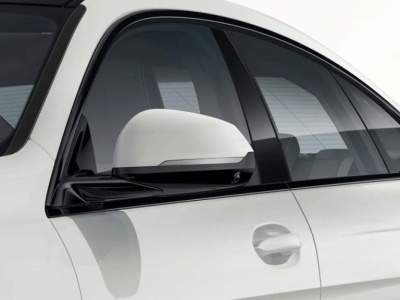 Nowy sedan BMW kosztuje mniej, niż bazowy Passat. Klienci już od rana w salonach