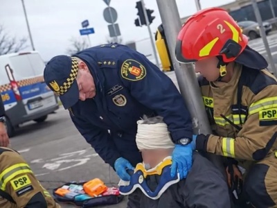 Bemowo. 92-latek potrącił rowerzystę. Poszkodowany dostał intensywnego krwotoku