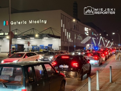 Korki przy Galerii Młociny. Miasto zmienia organizację ruchu. Mieszkańcy nie są zadowoleni