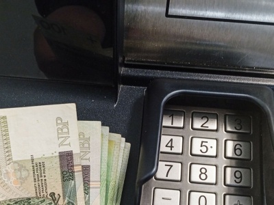 Obserwują bankomaty. Wystarczy wypłacić gotówkę