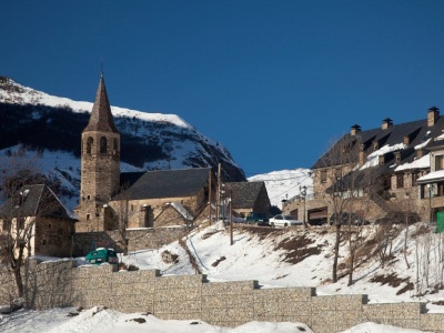 Wioska pod niebem zachwyca zimą. Blisko kurortów a wygląda jak z pocztówki