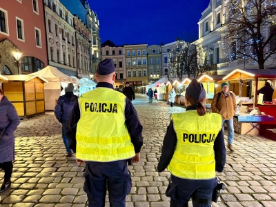 Policjanci czuwają nad bezpieczeństwem podczas świdnickiego jarmarku