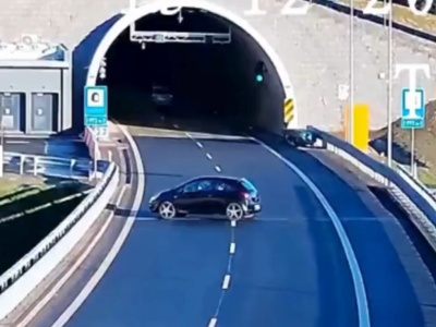 Zawrócił przed tunelem. Przypomniał sobie, że czegoś nie zrobił