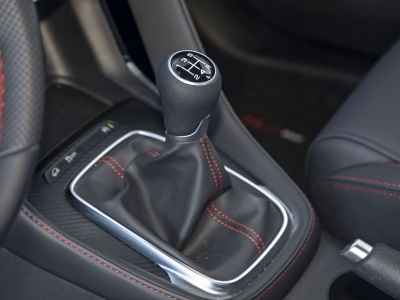 Chińskie auta z manualną skrzynią biegów – przegląd rynku 2026 r.