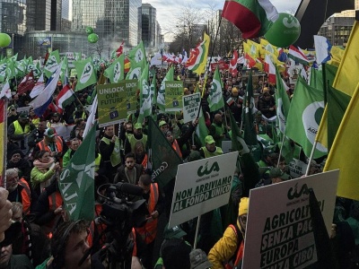 Protest rolników w Brukseli. „Traktory atakowane armatkami wodnymi”