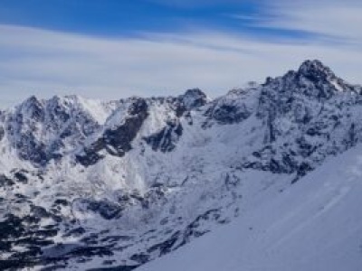 Dramatyczne sekundy w górach. Turysta nagrał moment, gdy zaczął ześlizgiwać się w przepaść