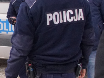 Nietrzeźwy 66-latek przyjechał po wnuczkę pod szkołę. Policjanci zatrzymali kierowcę