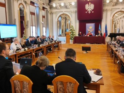 Pół miliarda złotych zadłużenia i budżet określany jako 'biedny’. Tarnowscy radni debatują na sesji