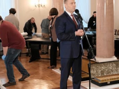 Nawrocki zdemontował okrągły stół. Wysłał go do muzeum