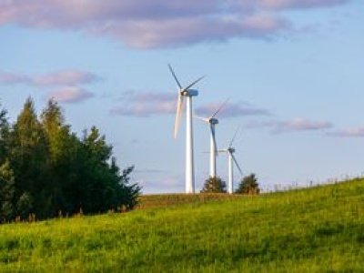 Wiatr na lądzie napędza polski przemysł - buduje krajowy łańcuch dostaw i wzmacnia lokalną gospodarkę