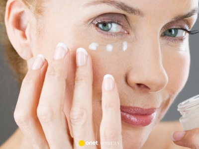 Ten krem wypełnia zmarszczki pod oczami w 15 minut. 