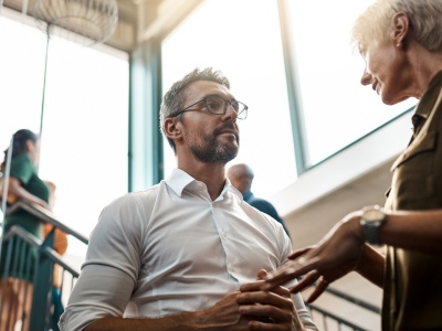 Koniec szeptów na korytarzach. Pracownicy będą mogli rozmawiać o pensjach