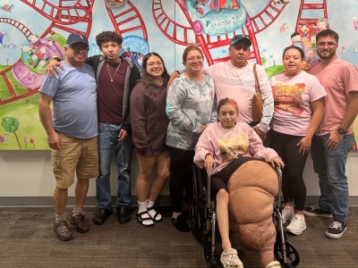 Dziewczynka przeżyła 17-godzinną operację. Jej noga ważyła 170 funtów, ona sama – tylko 80