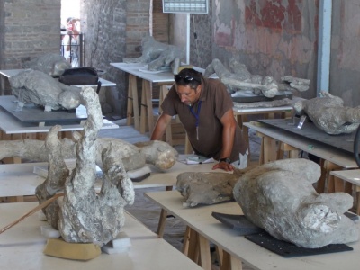 Mieszkańcy Pompejów w grubych wełnianych ubraniach. Czy znamy prawdziwą datę erupcji?