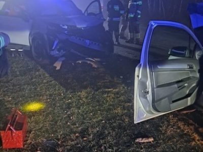 Czołowe zderzenie koło Słupcy. Trzy osoby w szpitalu