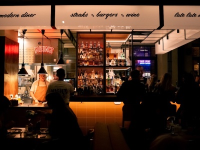 LULU w Fabryce Norblina. Nowy koncept gastronomiczny, który zmienia reguły miejskiej rozrywki