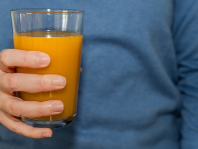 Pili szklankę soku codziennie. Co zauważyli po dwóch miesiącach? Lista korzyści jest długa