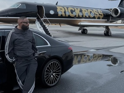 Rick Ross w nowej książce opisał atak padaczki w samolocie wywołany grzybami