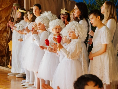 Święty czas to radosny czas, zobacz, ile jest serca w nas – jasełka w Zespole Szkół Specjalnych w Raciborzu