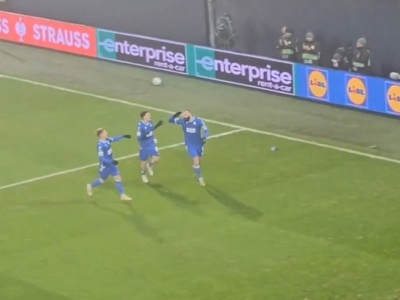 Czescy kibice nie wytrzymali po golu Lecha. Obrzucili Ishaka śmieciami